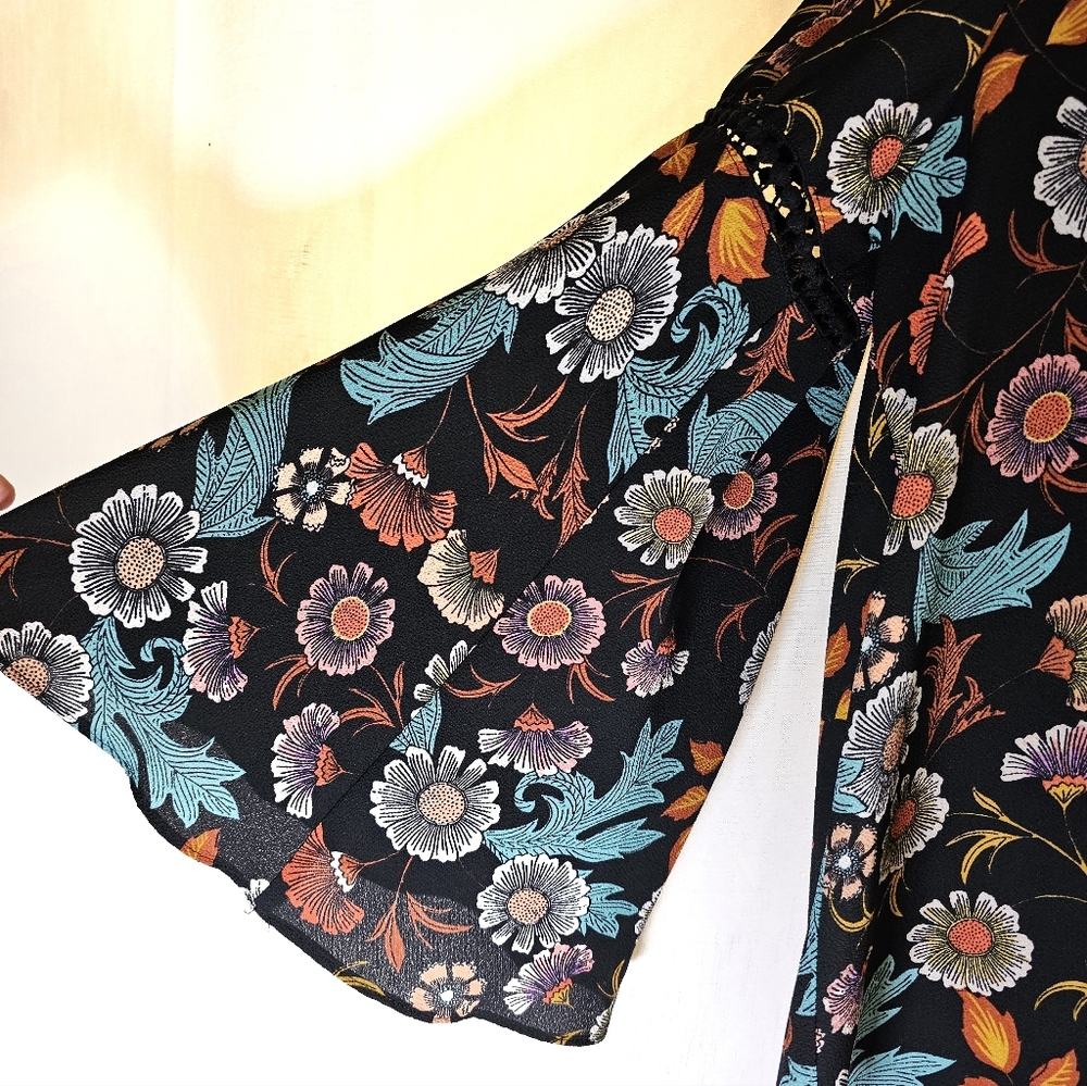 2/$20 New Directions L Floral Eyelet Top - Picture 4 of 7